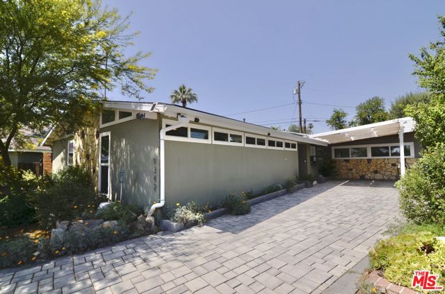 9342 Debra Avenue, North Hills CA: https://media.crmls.org/mediaz/023e9e80-3569-4176-8740-4d596ce16ed2.jpg