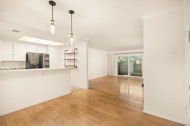 6544 College Grove Dr, San Diego CA: https://media.crmls.org/mediaz/023f1f55-be4b-484e-93df-69c3e93d7903.jpg