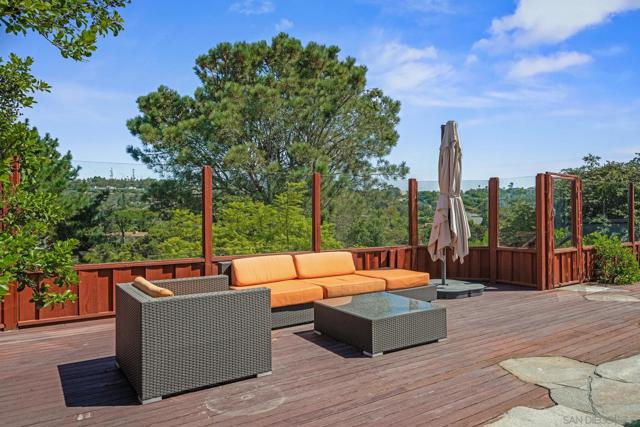 1640 El Paso Real, La Jolla CA: https://media.crmls.org/mediaz/023f5ec4-c6c9-4497-b804-466d3250aeb2.jpg
