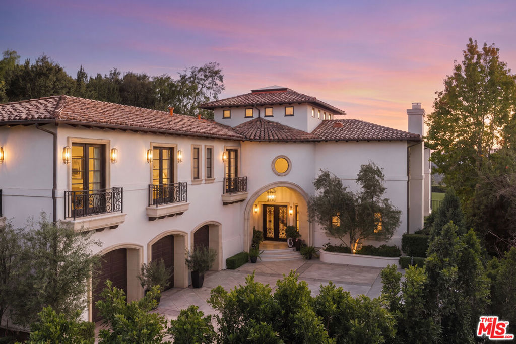 2481 Summitridge Drive — architectural residence