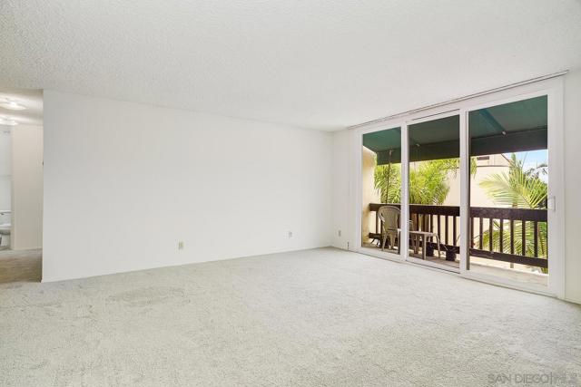 6333 La Jolla Blvd, La Jolla CA: https://media.crmls.org/mediaz/02400580-3060-4cf4-9fbd-55071a6d35b0.jpg