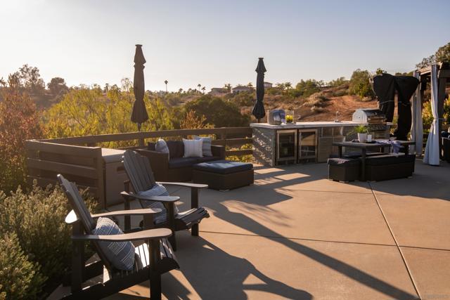 14546 Highcrest Ct, Poway CA: https://media.crmls.org/mediaz/02414501-ac0b-4956-9842-dff07a89cc75.jpg
