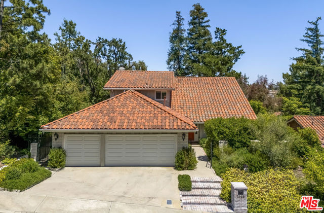 2968 Nicada Drive, Los Angeles CA: https://media.crmls.org/mediaz/02419c1b-4daa-40c9-a3f0-2f2470ec981a.jpg