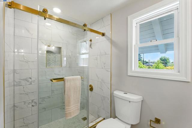 1247 Sherman, Alameda CA: https://media.crmls.org/mediaz/0241bd4d-7e0c-4385-bdd7-140721ad0878.jpg