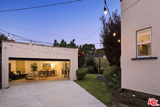 2907 Potomac Avenue, Los Angeles CA: https://media.crmls.org/mediaz/02421489-0889-4d62-84ee-a2f5fccc7eee.jpg