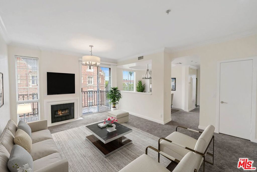 585 N Rossmore Avenue #501