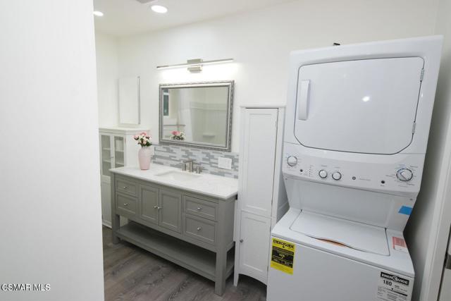 718 Greenbriar Avenue, Simi Valley CA: https://media.crmls.org/mediaz/02425d10-d758-4e44-b071-b1d0f5017ac1.jpg