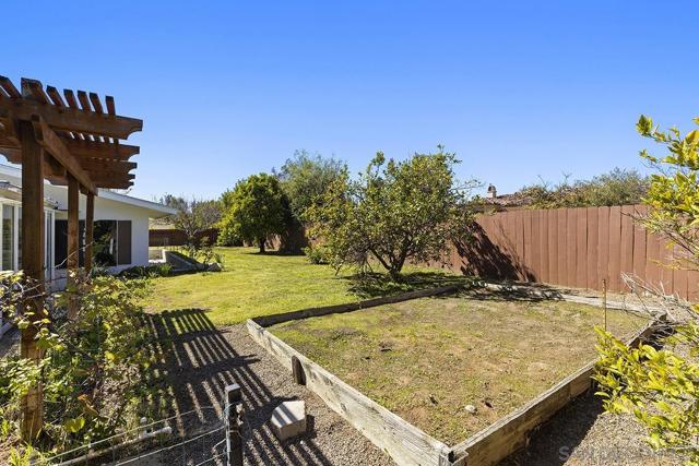 13430 Sagewood Drive, Poway CA: https://media.crmls.org/mediaz/0242cacc-3577-4df1-b77b-bc7a48216505.jpg