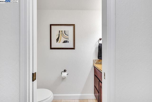 21917 Nugget Canyon Dr, Castro Valley CA: https://media.crmls.org/mediaz/02431a2b-28bd-4828-af36-c0446748b9ed.jpg