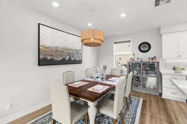 202 Keeper, Irvine CA: https://media.crmls.org/mediaz/024339f7-0381-4532-b986-12e75783a3c7.jpg