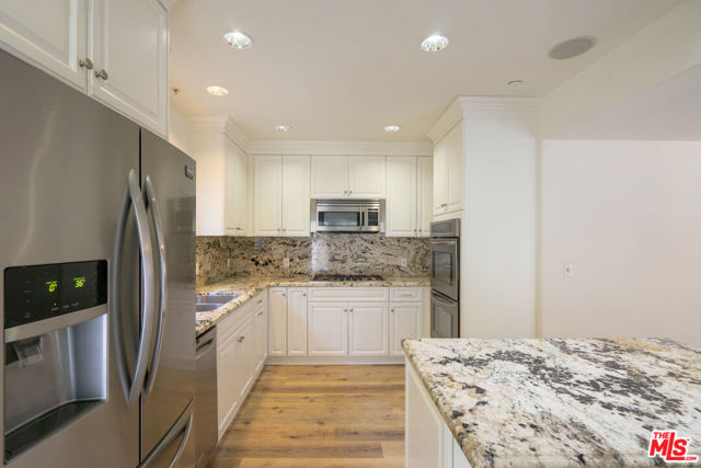 1529 S BEVERLY Drive, Los Angeles CA: https://media.crmls.org/mediaz/024384c5-f117-4267-8f66-9d67f8ca7206.jpg