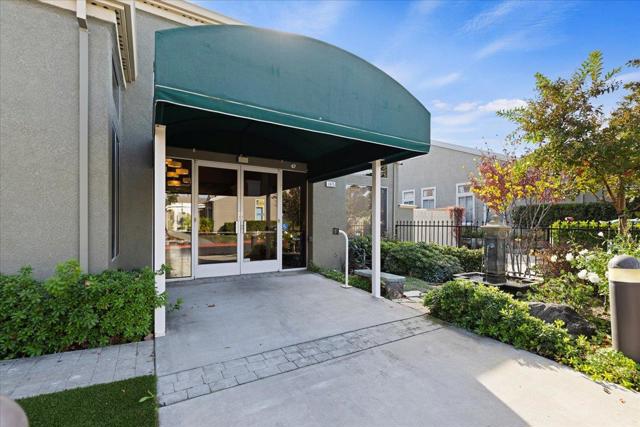 490 Chesapeake Terrace, Brentwood CA: https://media.crmls.org/mediaz/0243d34f-cc5c-428b-ad44-913f77b0b896.jpg