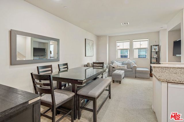 14122 W Willow Lane, Van Nuys CA: https://media.crmls.org/mediaz/02442343-78b3-4f49-8be3-fb54828b4f94.jpg
