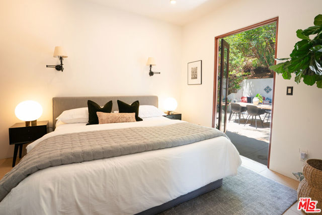 4559 E Rose Hill Drive, Los Angeles CA: https://media.crmls.org/mediaz/02451d64-e309-4048-8dfa-2b937de84f8e.jpg
