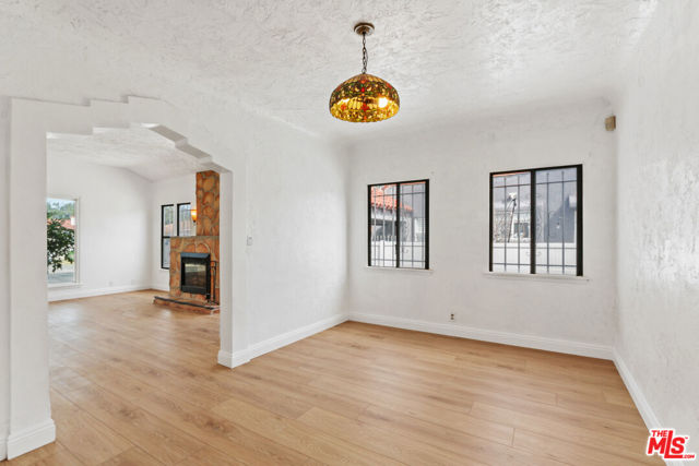3722 Wellington Road, Los Angeles CA: https://media.crmls.org/mediaz/0245284f-f928-44c5-9217-3f3bb16e66e0.jpg