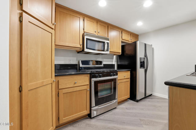 Detail Gallery Image 17 of 29 For 259 Riverdale Ct #241,  Camarillo,  CA 93012 - 2 Beds | 2 Baths