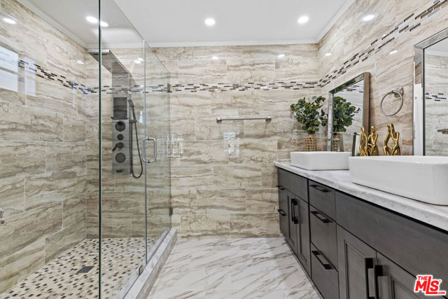 8557 Norwich Avenue, North Hills CA: https://media.crmls.org/mediaz/02460b8d-d26a-463a-ad79-b1df0c362ce4.jpg