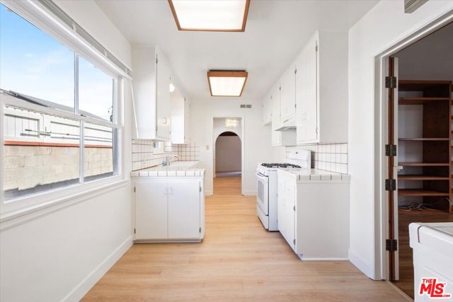 12848 Tiara Street, Valley Village CA: https://media.crmls.org/mediaz/02469ac7-ce15-42dd-9258-209700ed5dcc.jpg