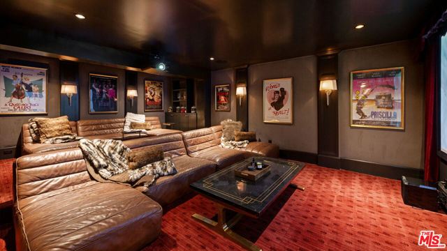 601 S Windsor Boulevard, Los Angeles CA: https://media.crmls.org/mediaz/0246a741-9316-4d8e-8618-6cb3b85e002d.jpg