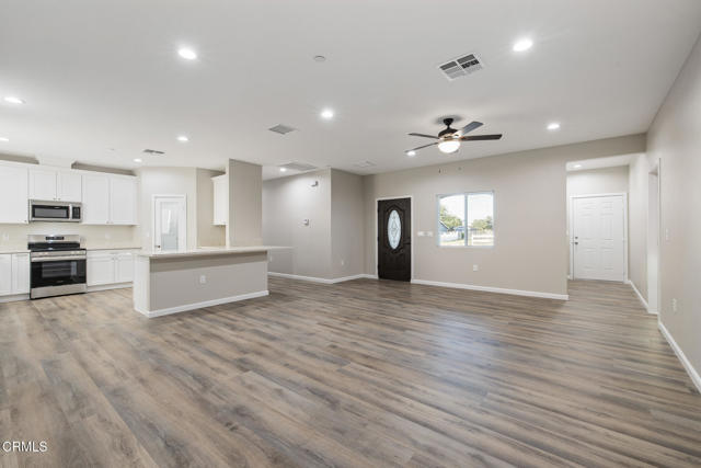 Detail Gallery Image 8 of 35 For 40719 E 171st Street St, Lake Los Angeles,  CA 93535 - 4 Beds | 2 Baths