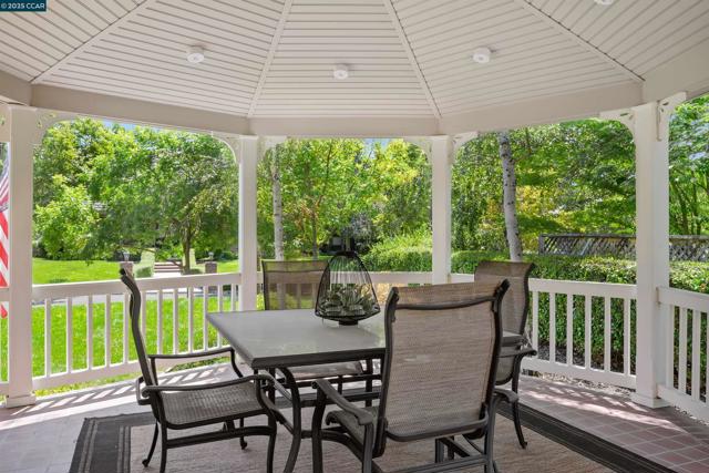 4405 Deer Ridge Rd, Danville CA: https://media.crmls.org/mediaz/02476208-0c00-4683-adab-075512c0071b.jpg