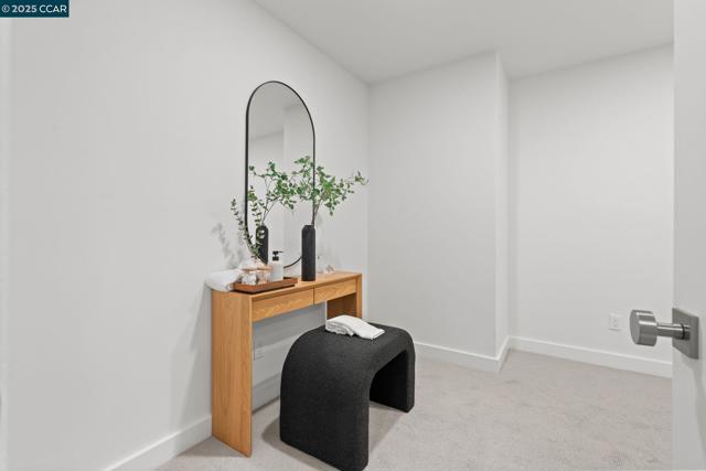 316 Village View Ct, Orinda CA: https://media.crmls.org/mediaz/02479b09-5d93-40fc-8e27-00c5da7b75a2.jpg