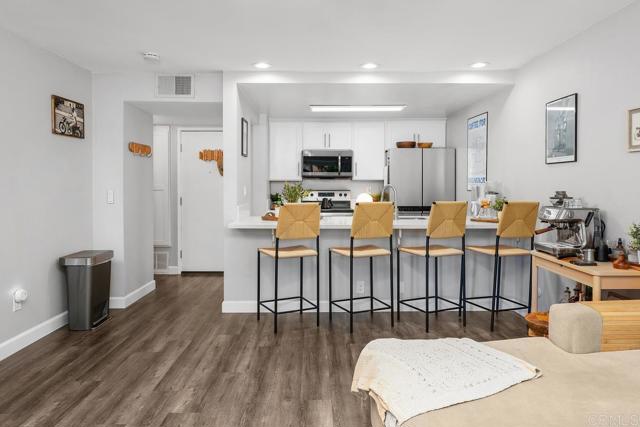 Detail Gallery Image 11 of 37 For 10737 San Diego Mission Rd #312,  San Diego,  CA 92108 - 1 Beds | 1 Baths