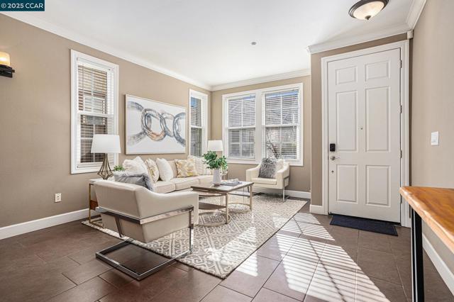 Image 4 of 50 For 203 Seacliff Way