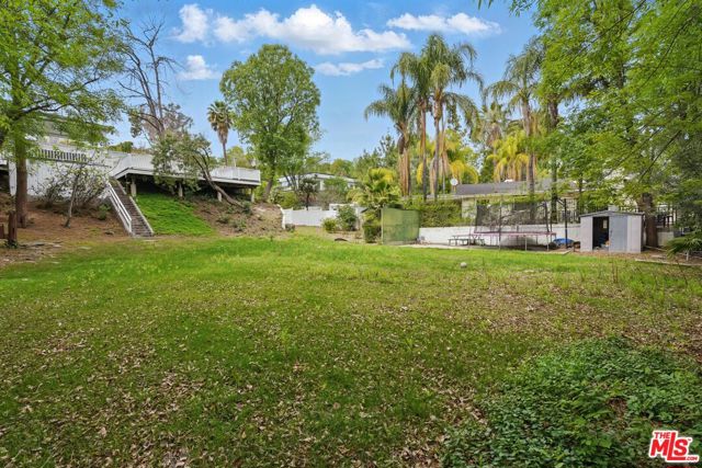 5220 Melvin Avenue, Tarzana CA: https://media.crmls.org/mediaz/024870b6-8d62-4385-b759-13c78969ea89.jpg