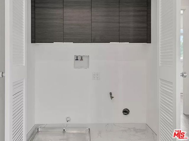 5752 Kester Avenue, Van Nuys CA: https://media.crmls.org/mediaz/0248d82a-31a6-4a37-a0eb-b6b4157d8e0e.jpg