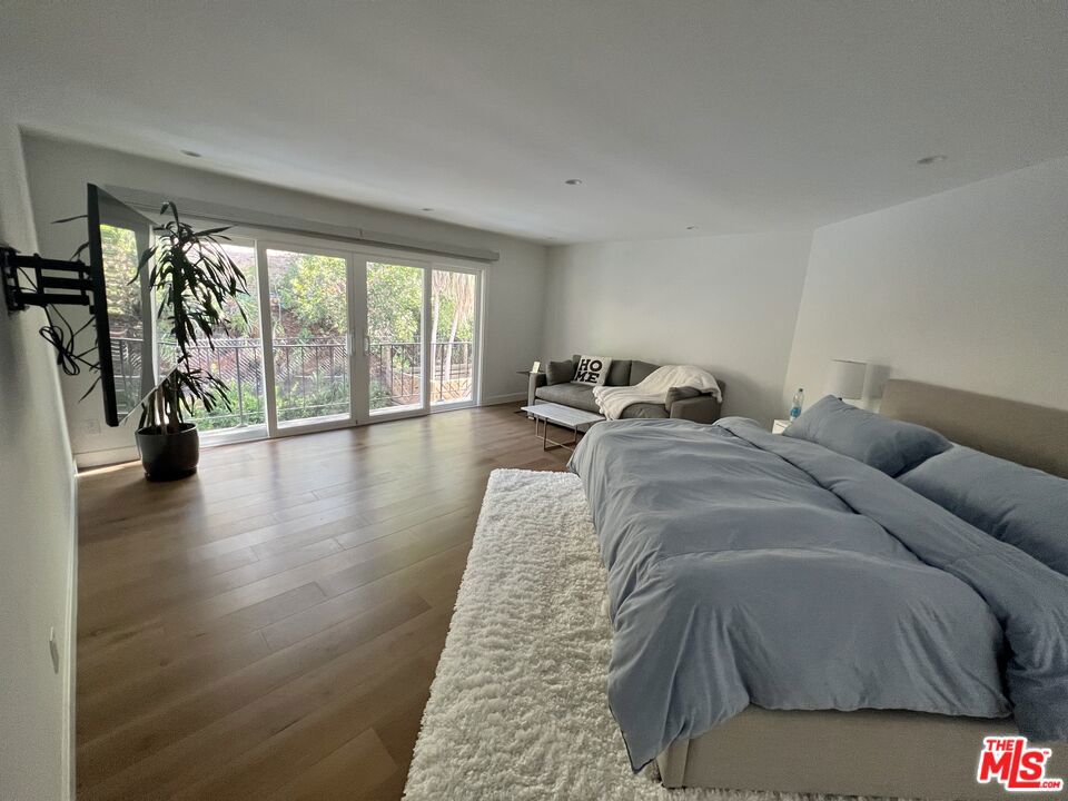 https://media.crmls.org/mediaz/024985d2-e408-459a-9895-787e549cce9d.jpg?preset=X-Large