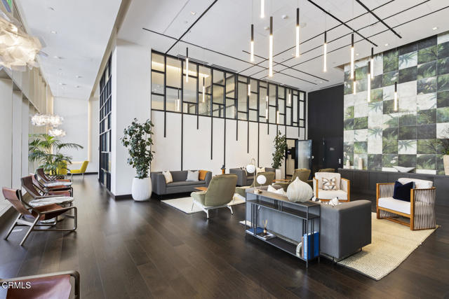 400 S Broadway, Los Angeles CA: https://media.crmls.org/mediaz/024a8c0a-74a3-4255-9949-468b9377d295.jpg