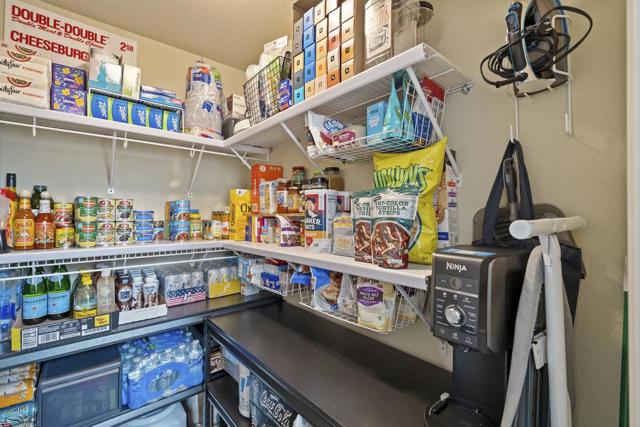 978 Martin Trail, Daly City CA: https://media.crmls.org/mediaz/024b376d-238b-4f6c-bfc1-4f09107fee15.jpg