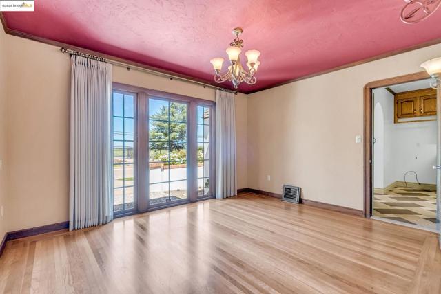 11081 BRENTWOOD BLVD., Brentwood CA: https://media.crmls.org/mediaz/024c2737-b7c9-4e09-862b-64f5cb73b5f0.jpg