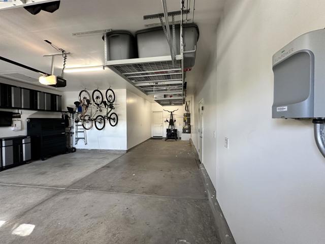 2305 Augusta Ave, Tracy CA: https://media.crmls.org/mediaz/024cf1b7-0198-461a-ad24-b99457a37e28.jpg