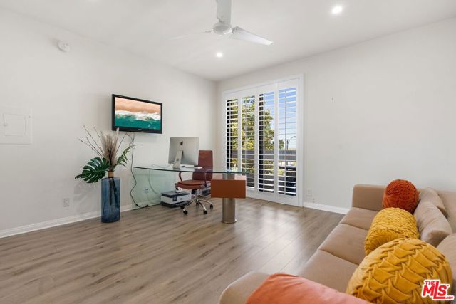 17130 Burbank Boulevard, Encino CA: https://media.crmls.org/mediaz/024dbd22-c454-4322-ac75-fb2a2a079b1e.jpg
