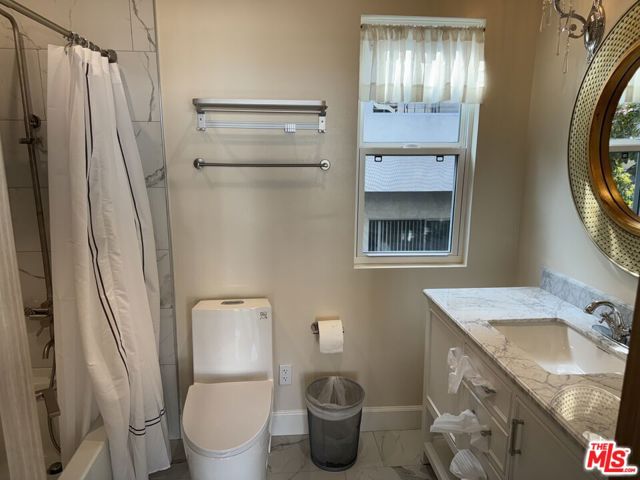821 Lorraine Boulevard, Los Angeles CA: https://media.crmls.org/mediaz/024e222b-bcea-4043-98a0-d72f70eb815c.jpg