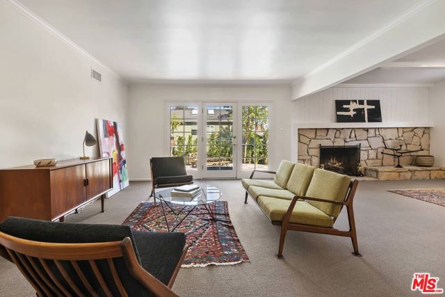 4247 SESPE Avenue photo 7