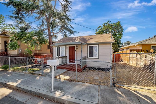 118 Sycamore St, Fremont CA: https://media.crmls.org/mediaz/024e599b-9683-4268-a474-1c68fdcb4ba6.jpg