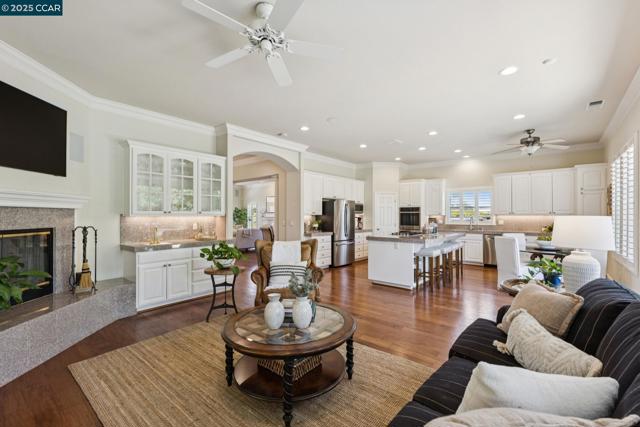 109 Forest Hill, Clayton CA: https://media.crmls.org/mediaz/024e8eb2-2fc2-4e15-b557-bbb0853a4bf3.jpg