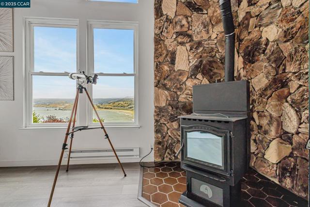 290 Olympian Way, Pacifica CA: https://media.crmls.org/mediaz/024f412b-77c9-4d56-859b-c7f31877ca9b.jpg