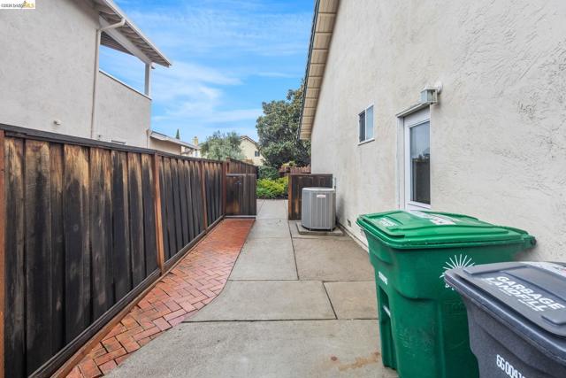 Image 49 of 59 For 3237 Vera Cruz Dr