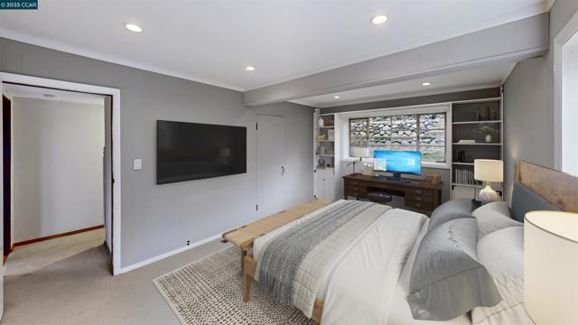 5716 Merriewood Drive, Oakland CA: https://media.crmls.org/mediaz/02502a34-3534-4e82-91a8-757b90864f64.jpg