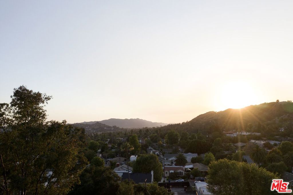 https://media.crmls.org/mediaz/02507e03-8924-4725-842b-d72b4b5bca2f.jpg?preset=X-Large