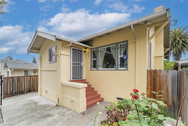931 E 23Rd St, Oakland CA: https://media.crmls.org/mediaz/02514a73-4d2f-4a58-837d-5b536ad2292b.jpg