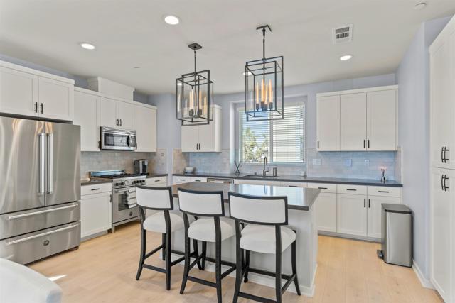 Detail Gallery Image 3 of 34 For 1573 Vista Del Mar Way #4,  Oceanside,  CA 92054 - 3 Beds | 3/1 Baths