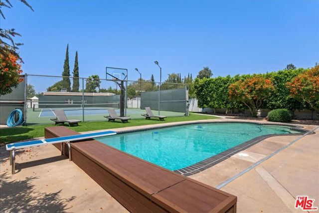6443 Matilija Avenue, Van Nuys CA: https://media.crmls.org/mediaz/0252799e-87b3-4454-bb74-8cde3a821e3d.jpg