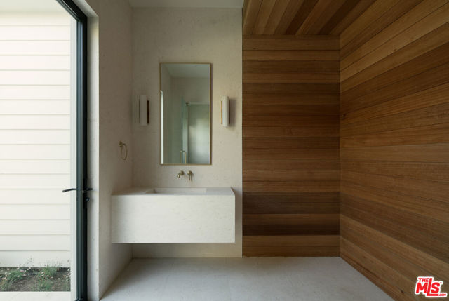 5819 Filaree, Malibu CA: https://media.crmls.org/mediaz/0252d765-cf4b-463e-9c49-934e74890c2c.jpg