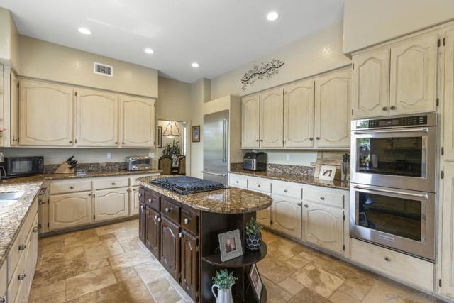 2505 Monterey Glen, Escondido CA: https://media.crmls.org/mediaz/02538f2b-a3ef-4dd2-930c-e3a5282377c0.jpg