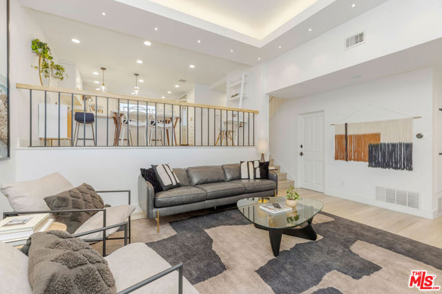 4734 La Villa Marina, Marina del Rey CA: https://media.crmls.org/mediaz/0253cc7d-b3a9-4236-af36-7d935fa46ec2.jpg